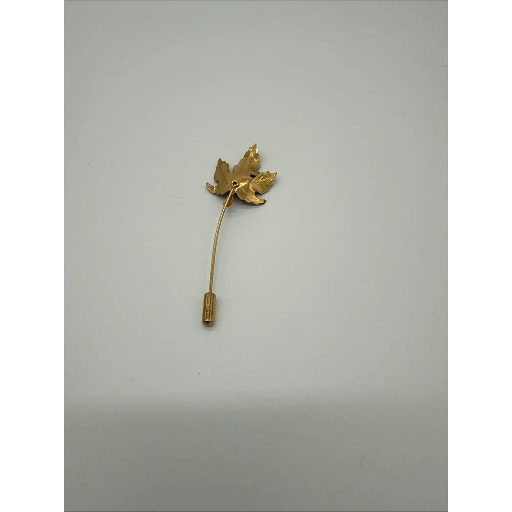 Maple Leaf Stick Lapel Hat Pin Gold Tone Green Guilloche‎ Enamel